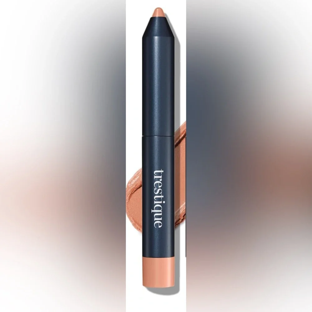 treStiQue Lip Crayon in Nude Peach